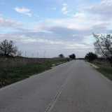 Il luogo � per� noto anche per una curiosa caratteristica. Arrivati alla croce dopo aver percorso una discesa, se si mette l�auto in folle, la macchina magicamente se ne va all�indietro, come attratta da una forza misteriosa